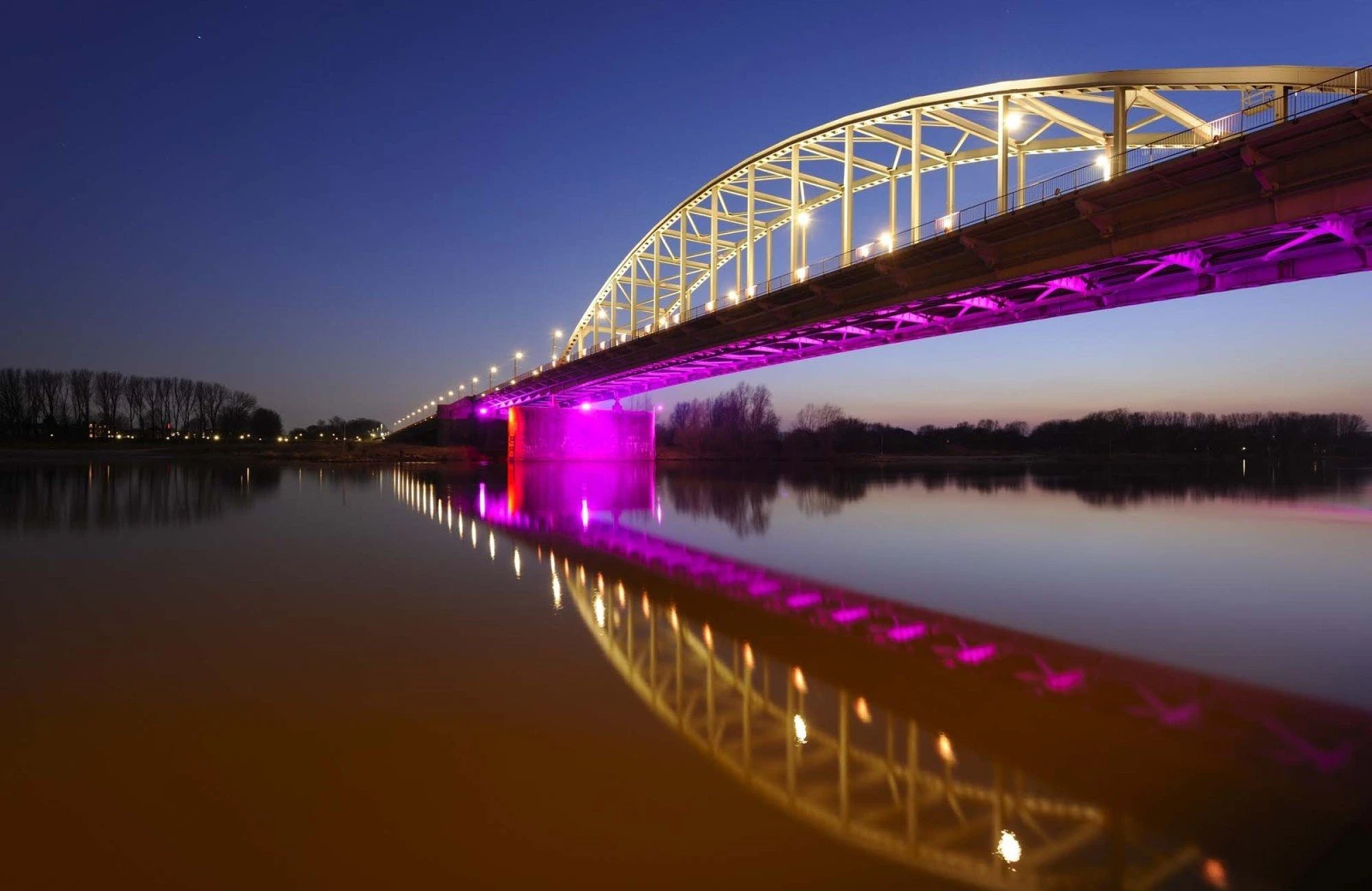 Brug over de rijn bij arnhem